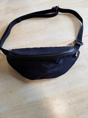 Trakke Banana crossbody bag